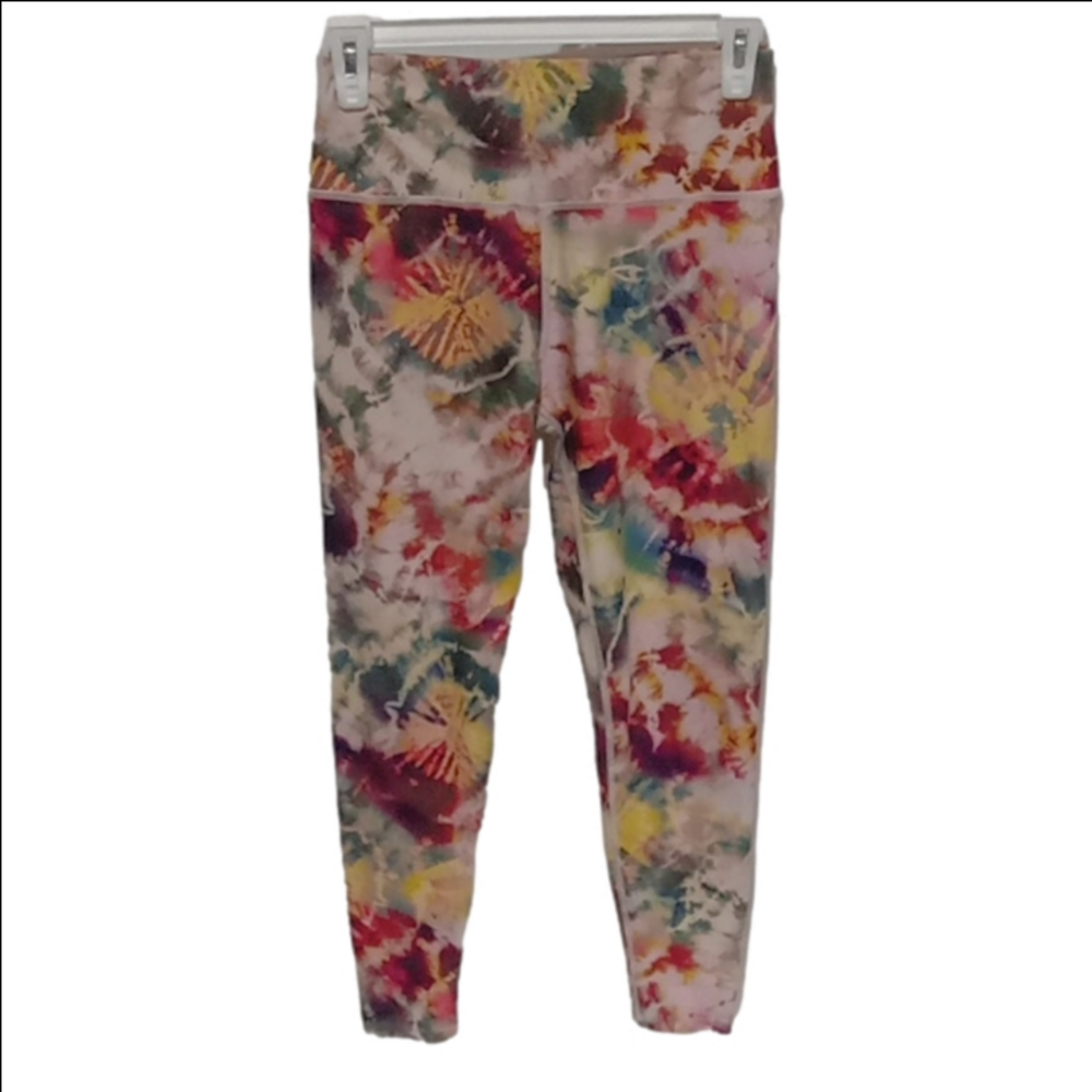 (153)   PROFORMANCE TIE DYED LEGGINGS
